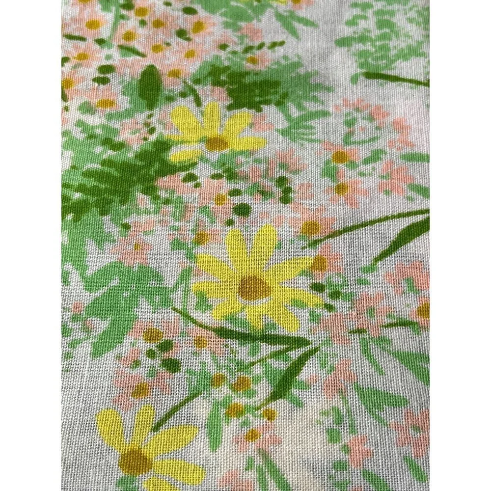 Retro Floral Napkins Yellow Dainty Mod Cottagecore Classic Chic Set of 4‎